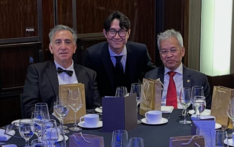 alejandro yapuncic en Korea